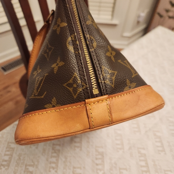 Louis Vuitton Alma PM Sachel bag - Picture 11 of 17